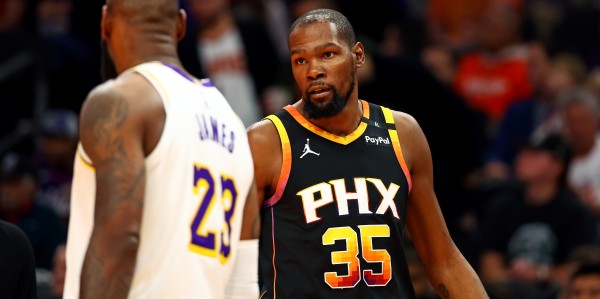 乐鱼体育官网-阿里纳斯预测：杜兰特明夏加盟湖人或促詹姆斯底薪续约争冠