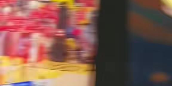 😁美女主持金佳悦晒与郭艾伦的同框照 网友纷纷起哄说在一起