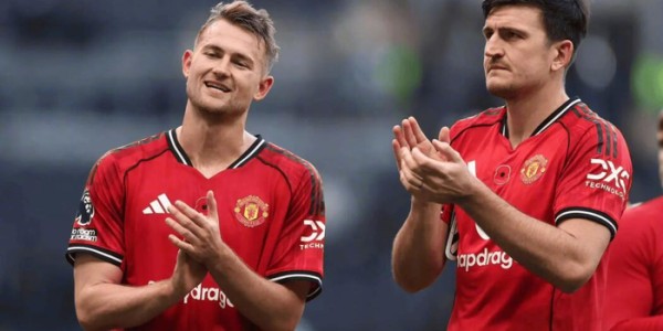 罗马诺透露梅努留曼联内幕，那不勒斯曾深入谈判|马奎尔|哈里-马奎尔|贝西克塔斯|足球转会市场|迈克尔-卡里克_新浪体育_新浪新闻